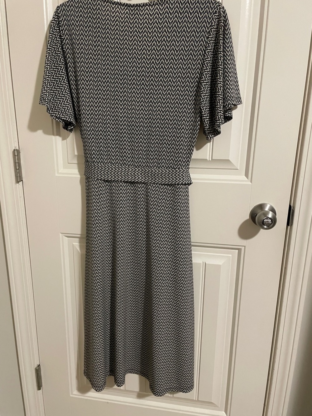 H&M Black and White Wrap-Style Maxi Dress with Tie Waist - Picture 4 of 4
